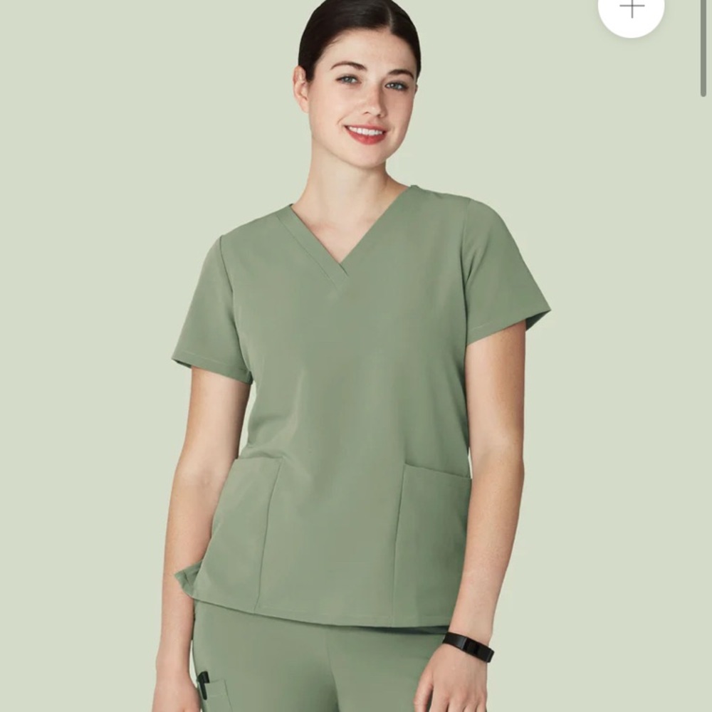 Mandala Women’s XXS scrub set in the color Cool Sage. Only warn a few times.